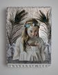 Icône 1 (Liselotte) - Huile sur bois, aluminium gaufré, rubans, galons, plumes de paon, ex voto et velours, 42 X 30 X 2,5 cm, 2015.
Collection privée, Perpignan.